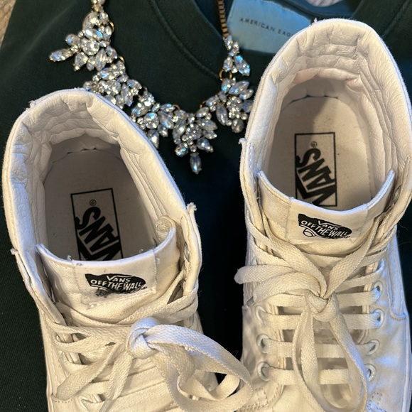 KICK IT with these Hi top Vans - Picture 4 of 13